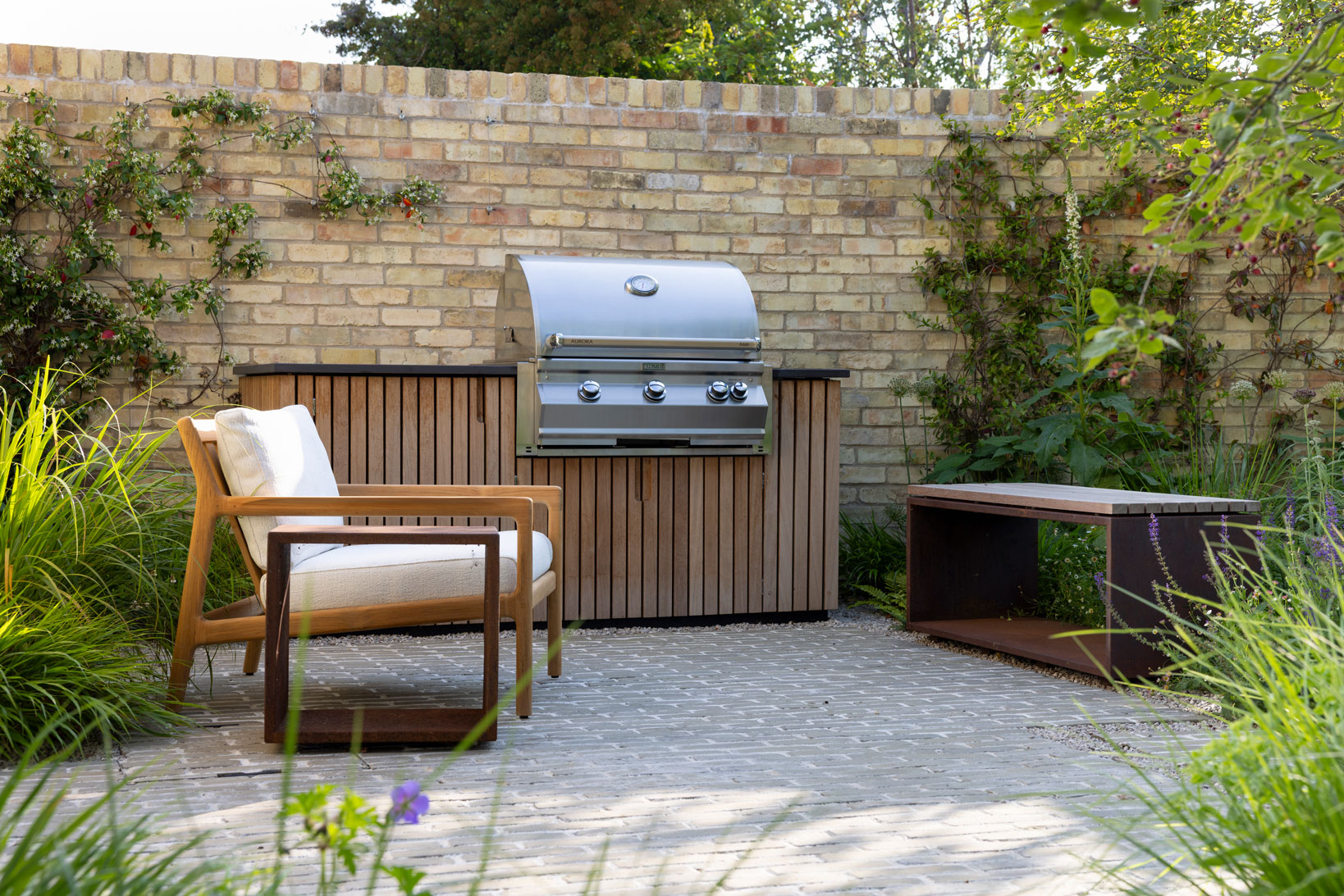 Colm Joseph Cambridge courtyard garden outdoor kitchen clay pavers bespoke bench